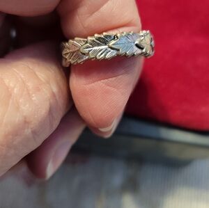 Elegant Vintage Avon Silver Leaf Ring Size 8 Rare Find